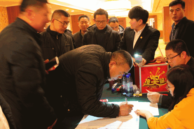 大连bifa必发集团木工答谢宴现场